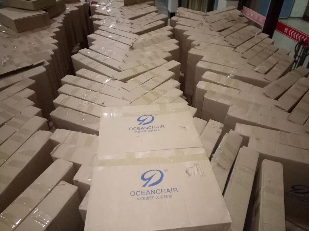 长白高速铁路第一批（5个站）大洋牌等候椅陆续抵达安装现场！(图3)