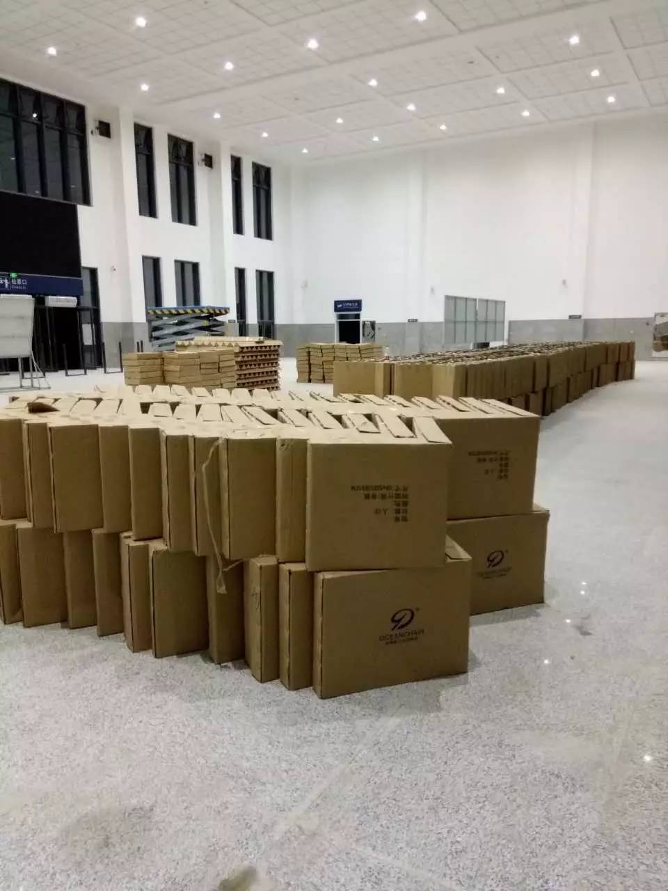 长白高速铁路第一批（5个站）大洋牌等候椅陆续抵达安装现场！(图5)
